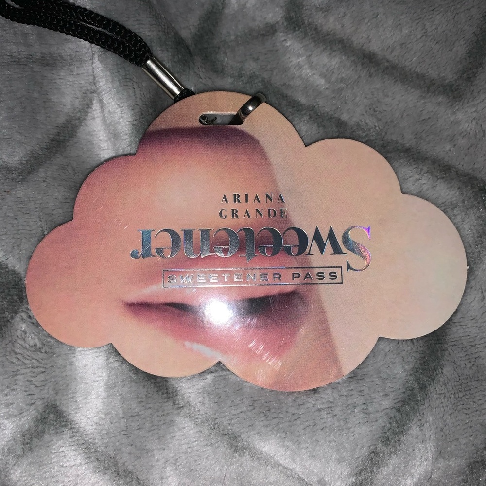 (SOLD) Ariana Grande Sweetener Pass